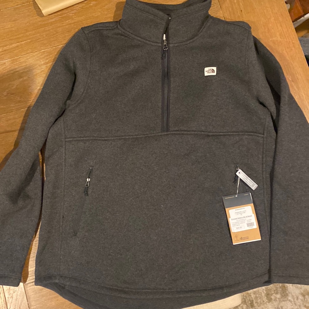 NWT women’s Northface half zip sweatshirt